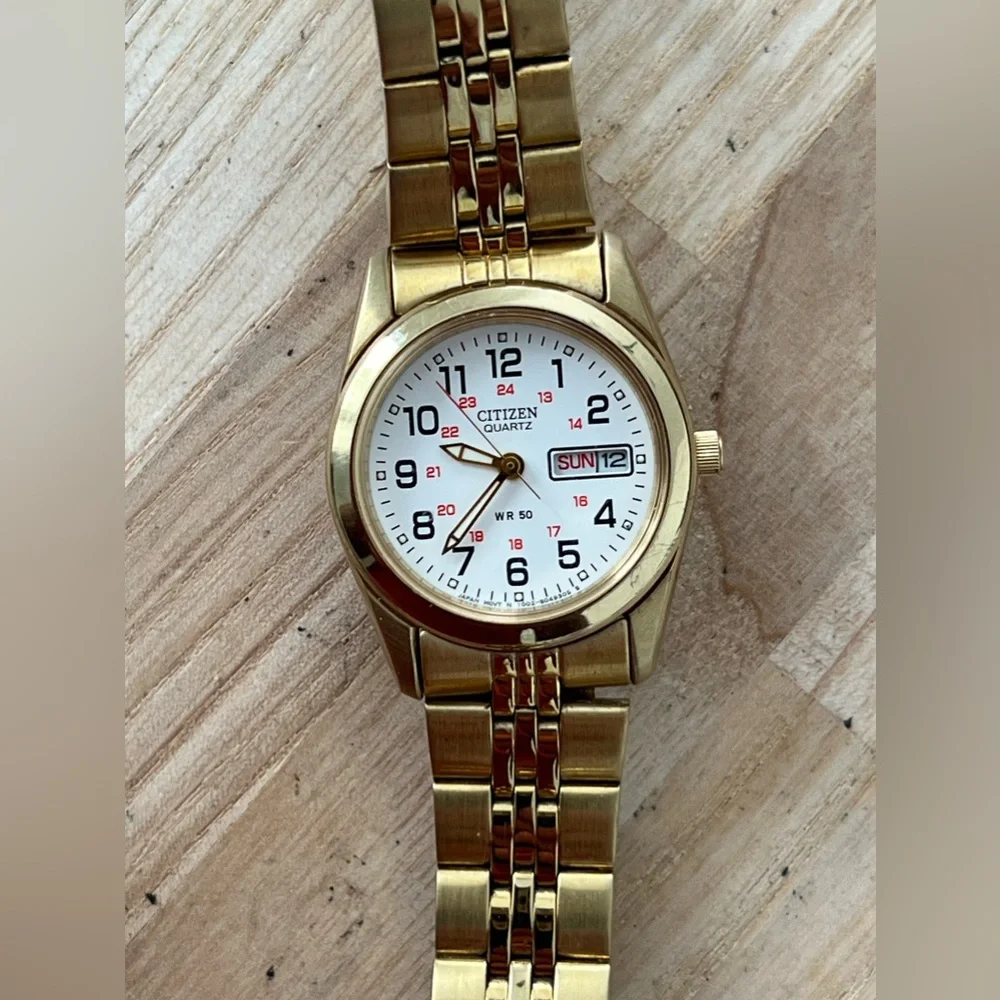 Citizen Ladies Watch Vintage White Dial Gold Tone Bracelet Date Window